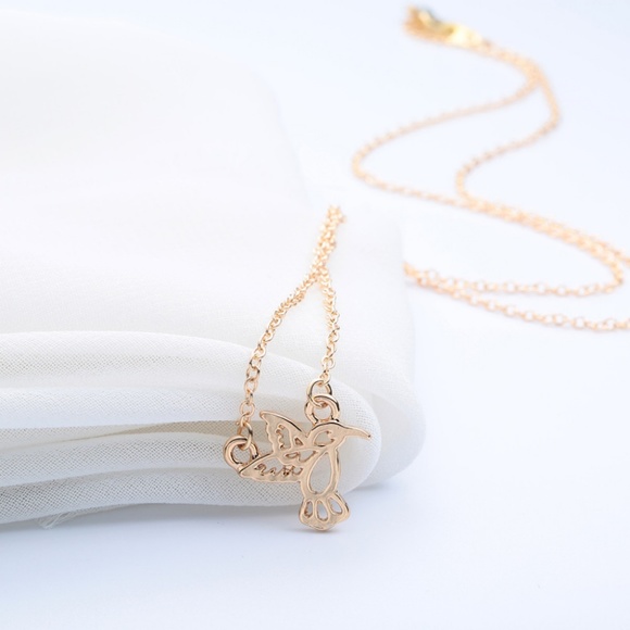 ❤️4 for $20 Sale❤️ 18k GPHumming bird necklace - Picture 4 of 4